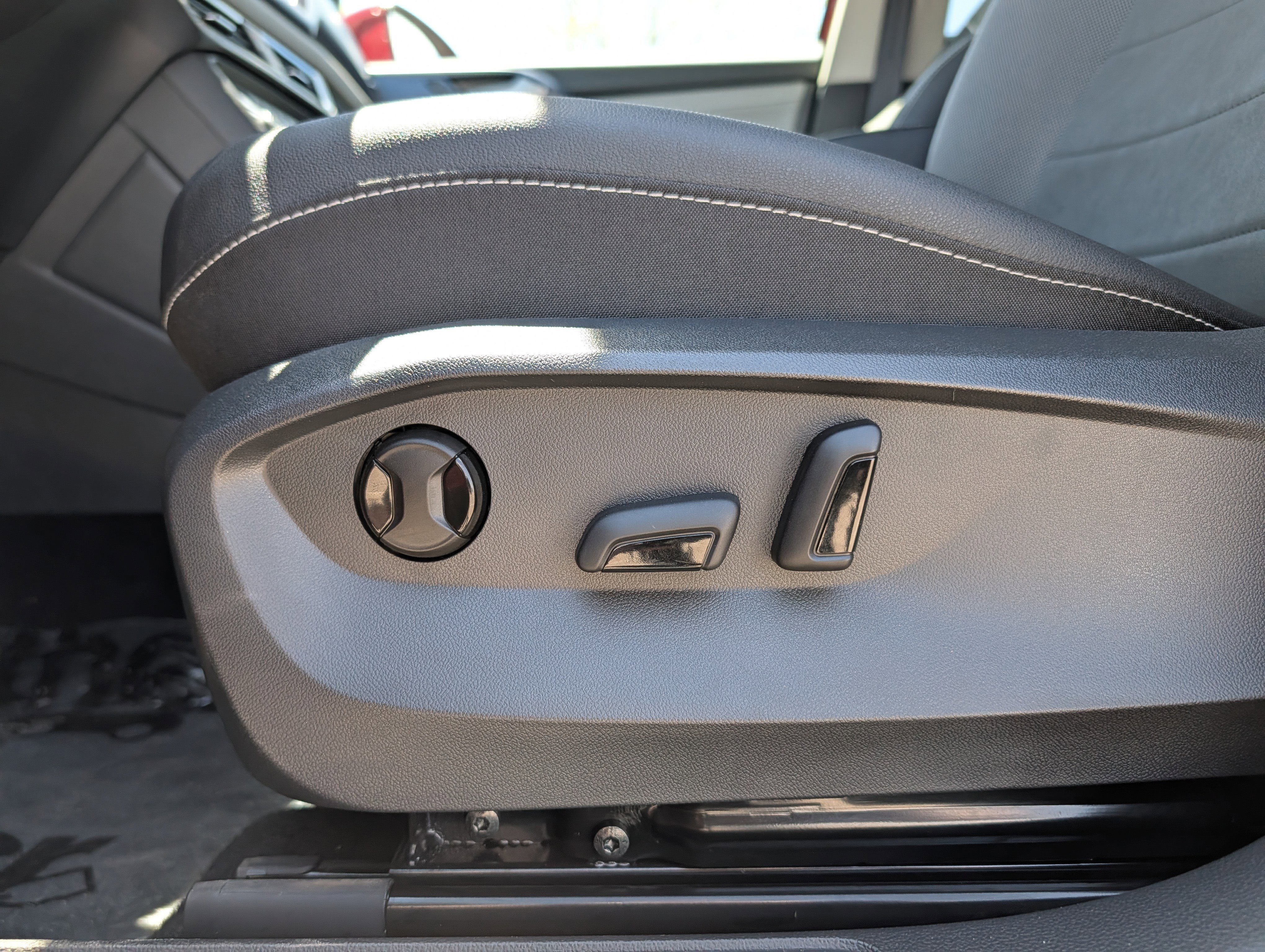Used 2024 Volkswagen Taos SE AWD/4WD image 21