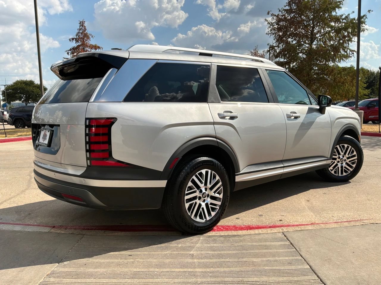 Used 2026 Hyundai Palisade SEL FWD image 6