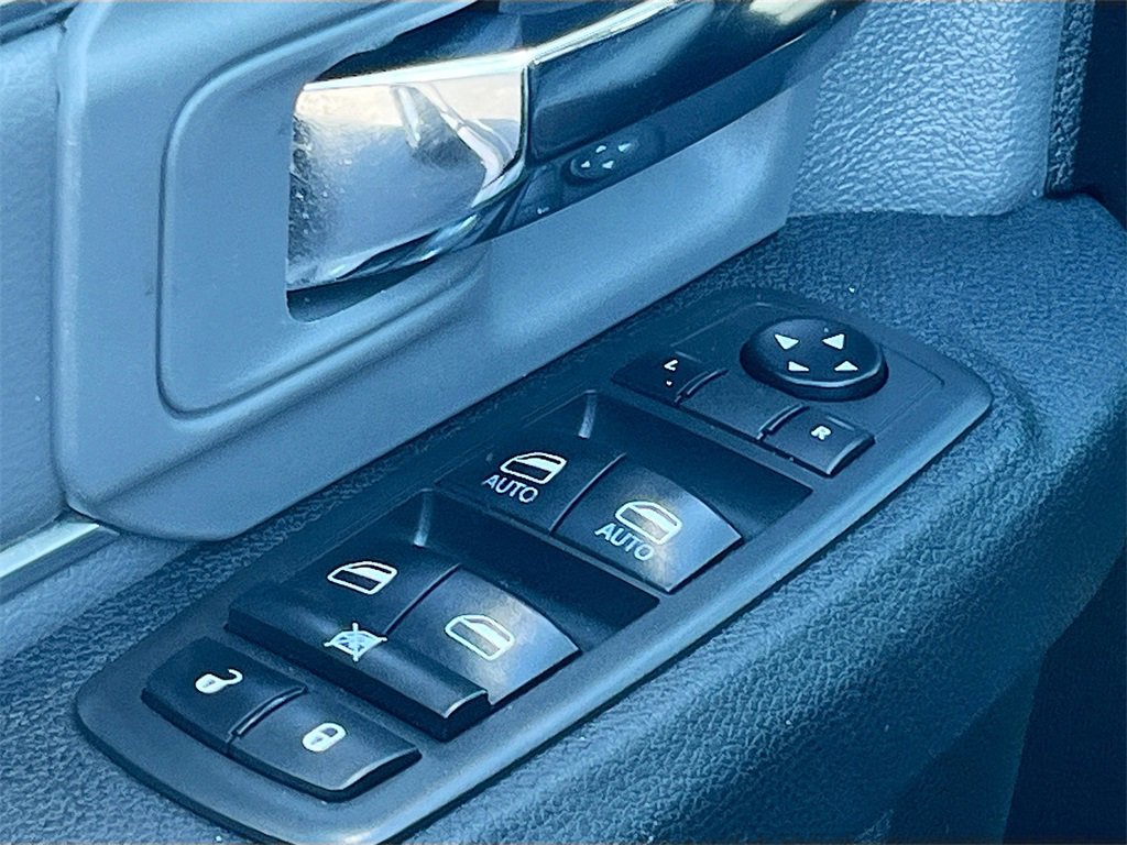 Used 2021 RAM 1500 Classic SLT image 17