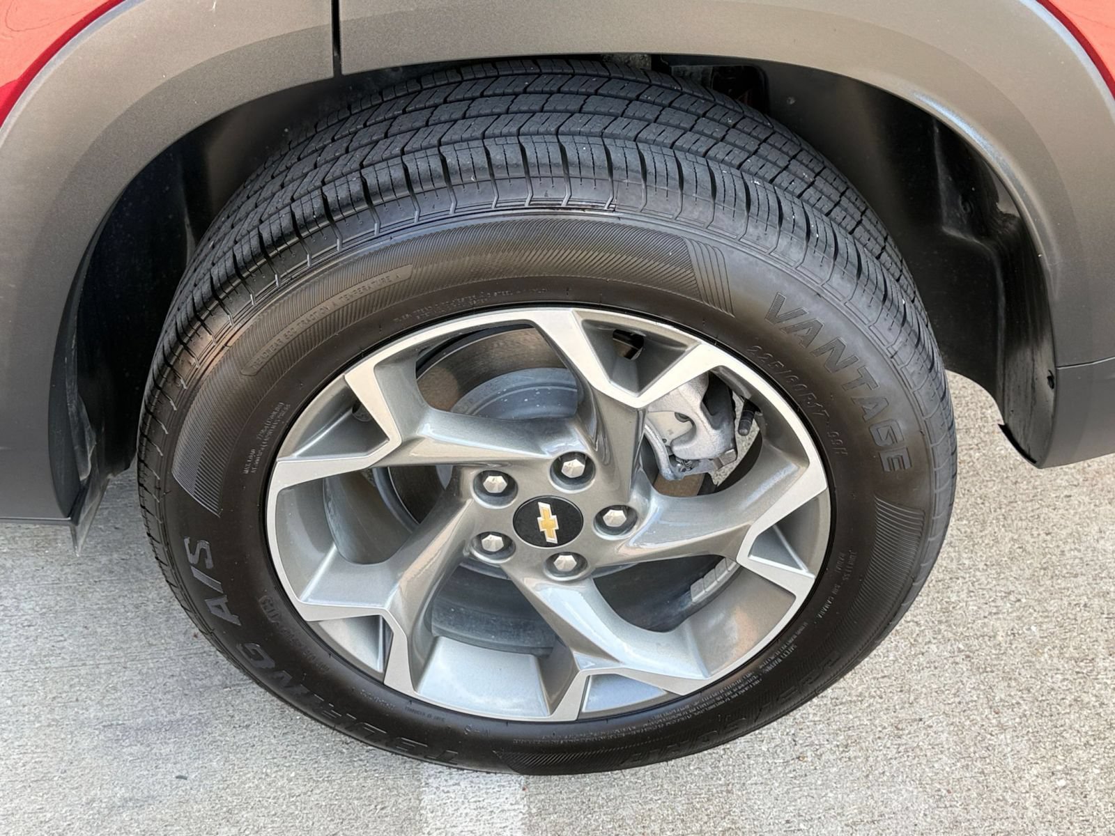 Used 2025 Chevrolet Trax LT w/ LT Convenience Package FWD image 30