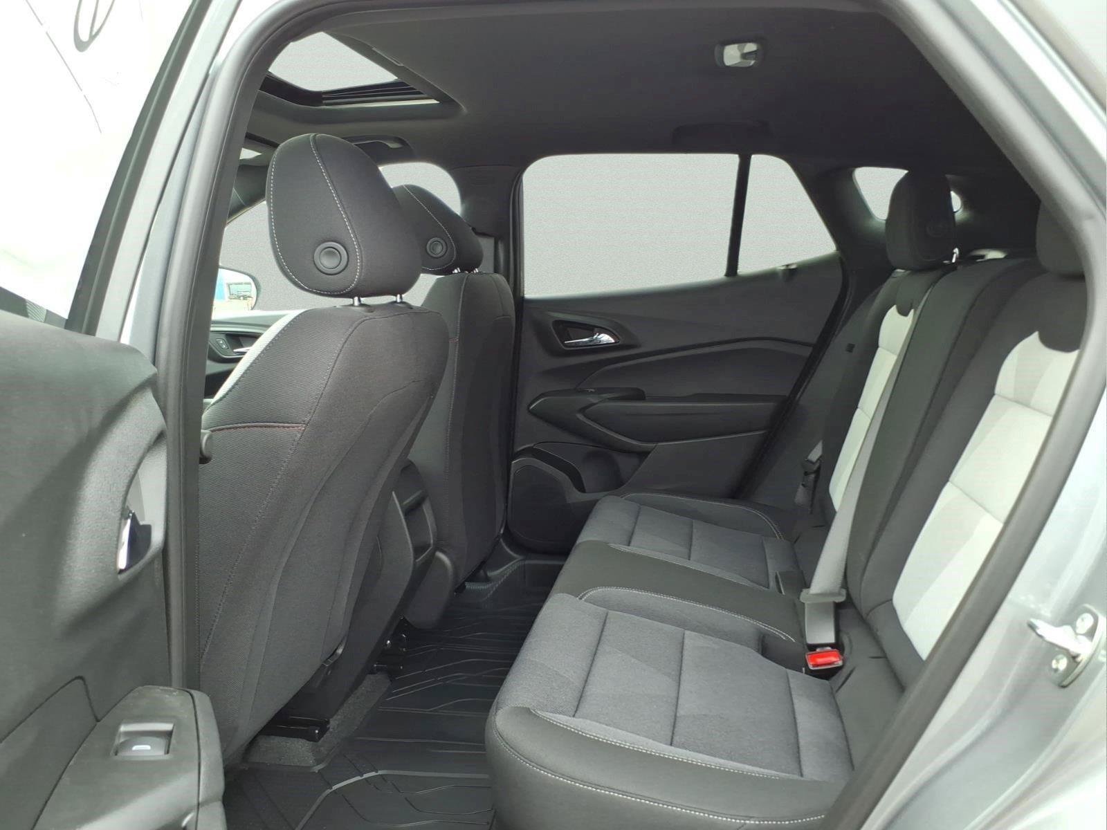 New 2026 Chevrolet Trax RS w/ Sunroof Package FWD image 10