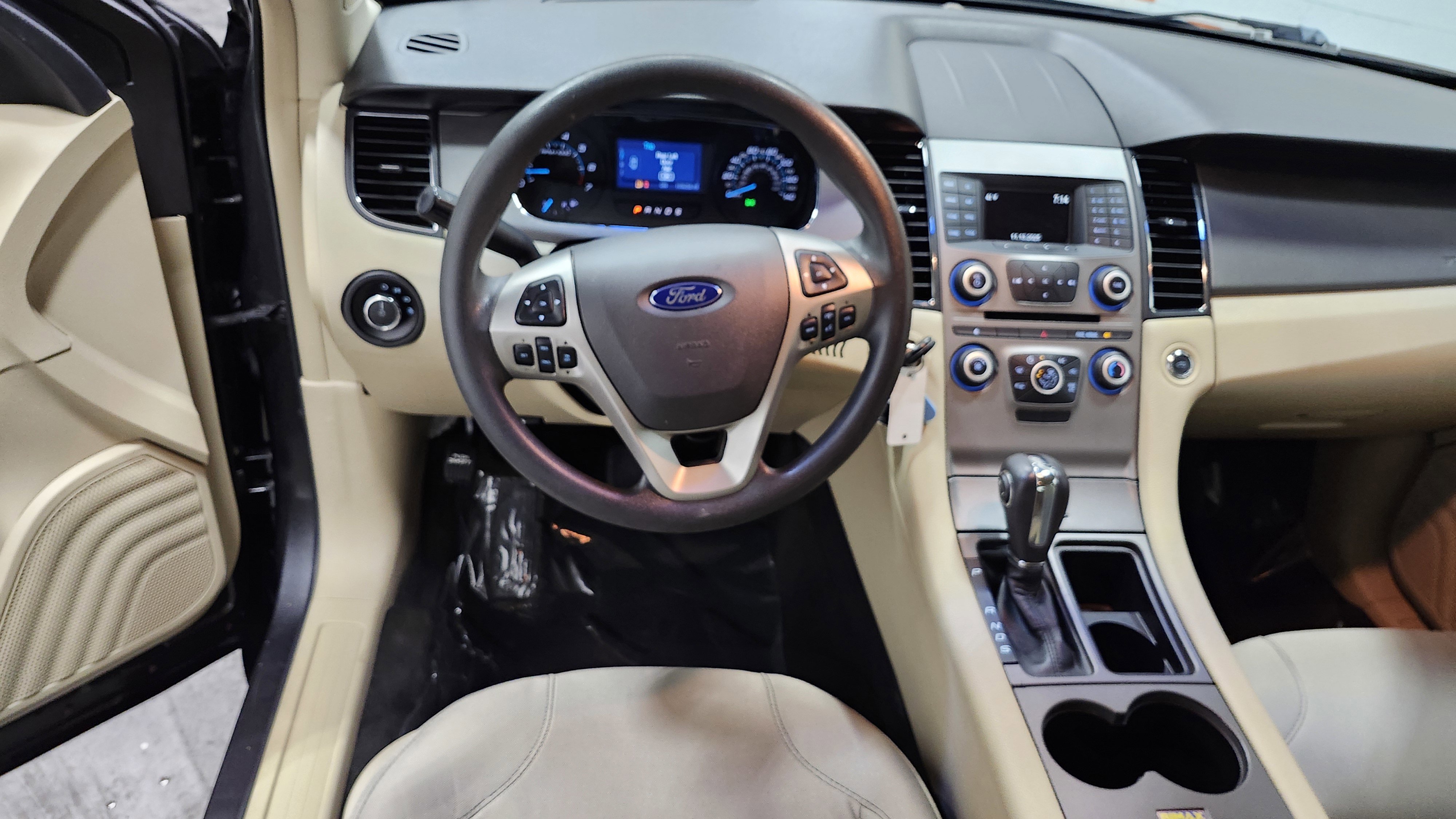 Used 2016 Ford Taurus SE image 21