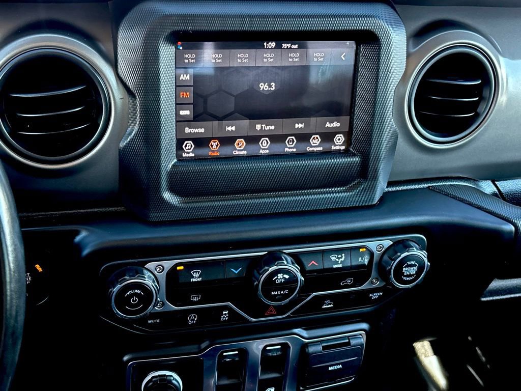 Used 2022 Jeep Wrangler Willys image 18