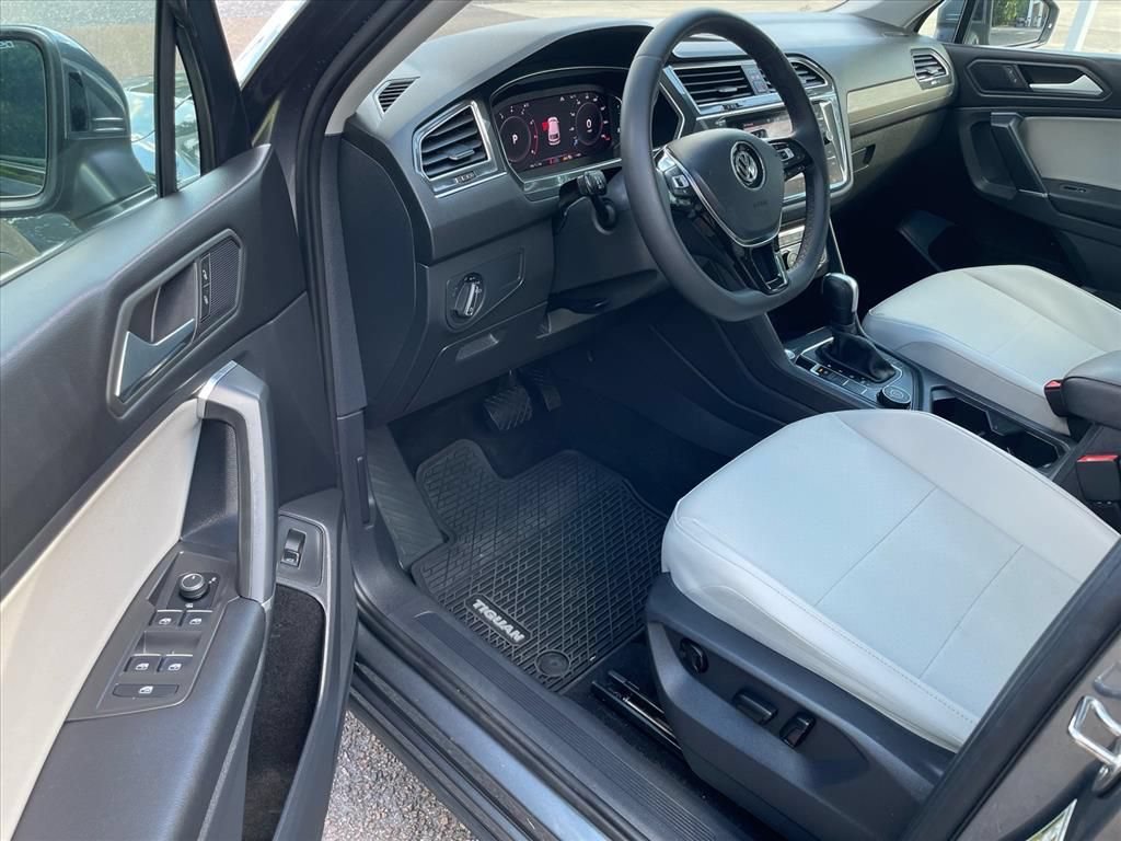 Used 2020 Volkswagen Tiguan SEL w/ 3rd Row Seat Package AWD/4WD image 6