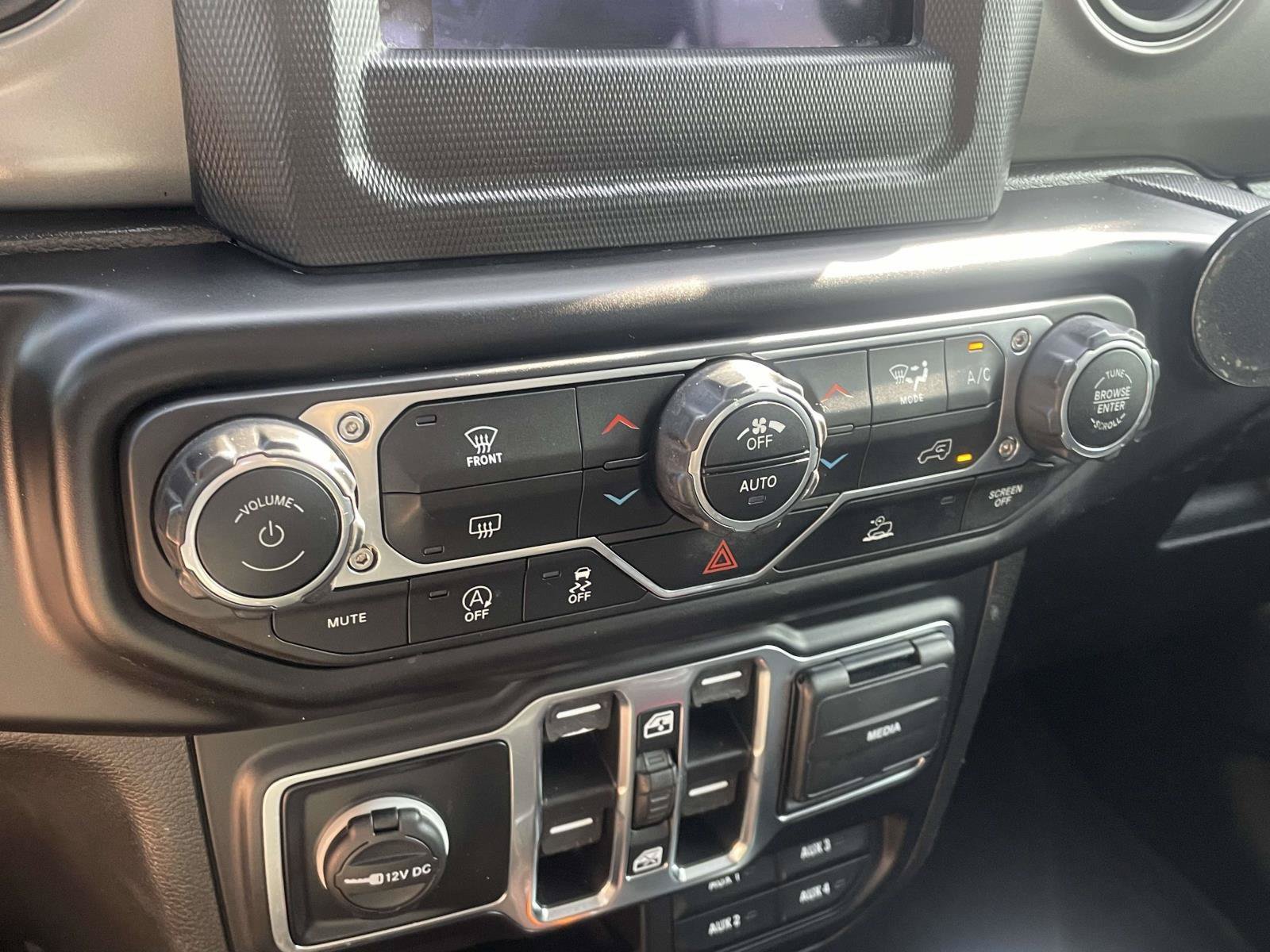 Used 2022 Jeep Gladiator Overland AWD/4WD image 17