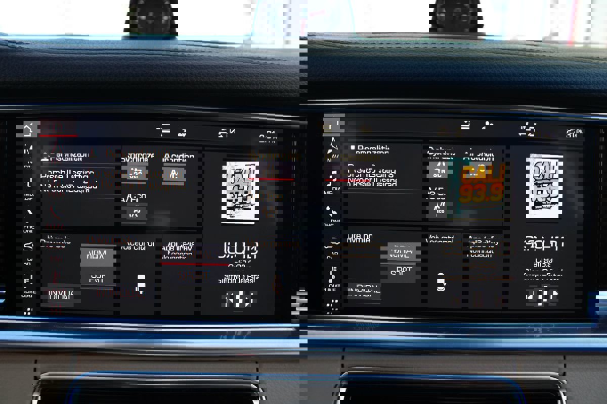 Used 2021 Porsche Panamera w/ Premium Package image 32