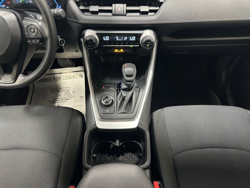 Used 2025 Toyota RAV4 LE AWD/4WD image 38