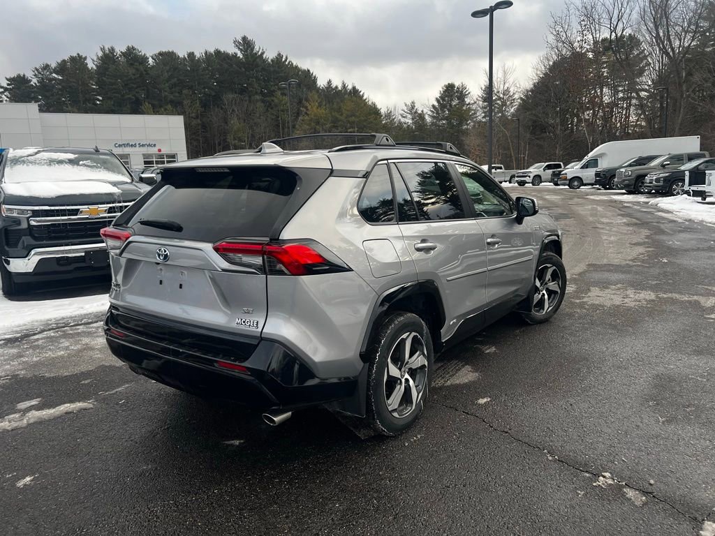 Used 2024 Toyota RAV4 SE image 5