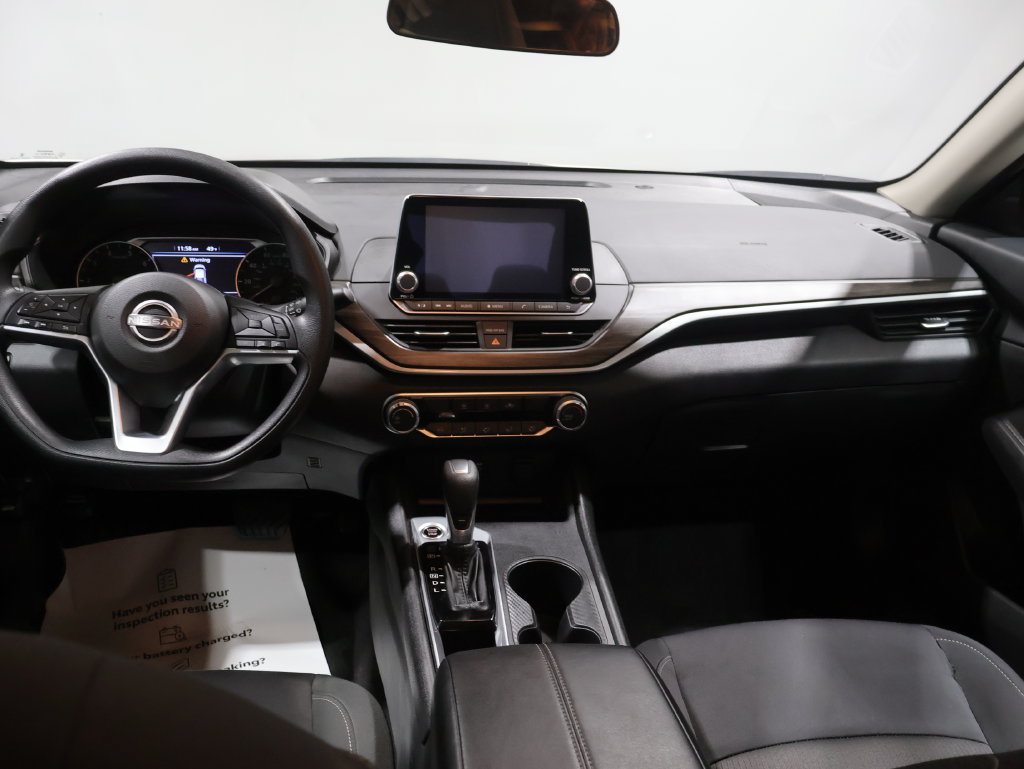 Used 2025 Nissan Altima 2.5 SV FWD image 17