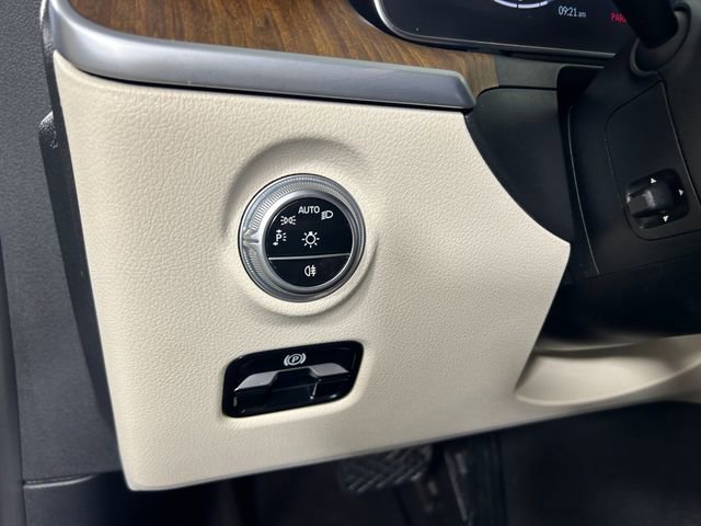 Used 2022 Mercedes-Benz C 300 4MATIC Sedan image 20