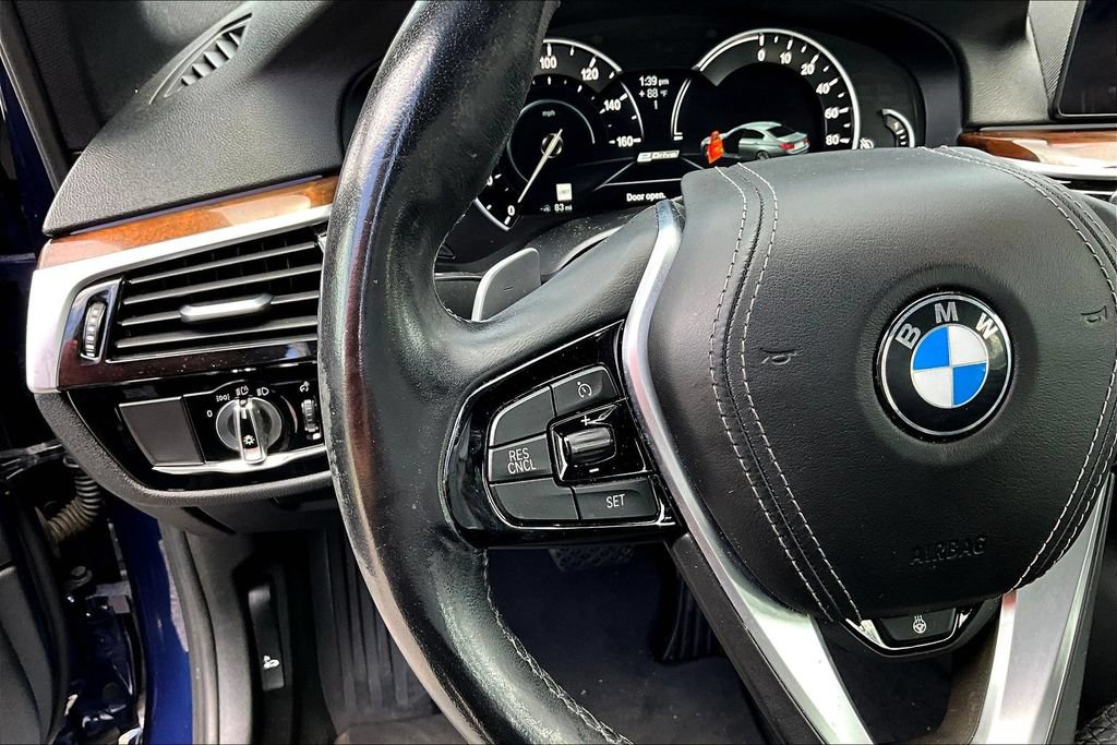 Used 2019 BMW 530e xDrive w/ Luxury Seating Package AWD/4WD image 11