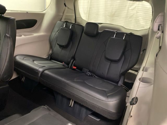 Used 2020 Chrysler Pacifica Touring-L FWD image 21