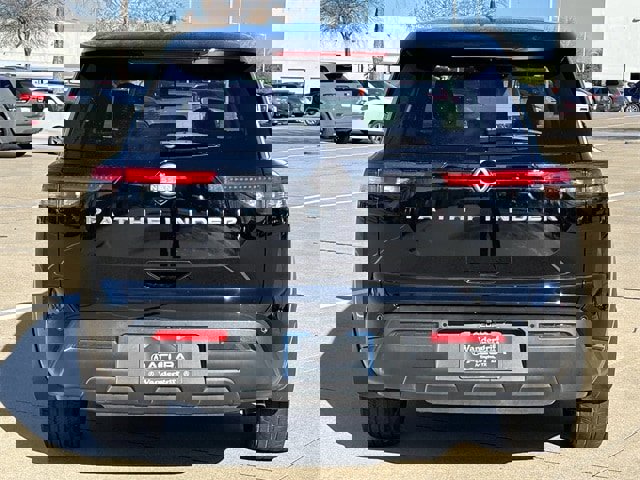 Used 2024 Nissan Pathfinder S image 5