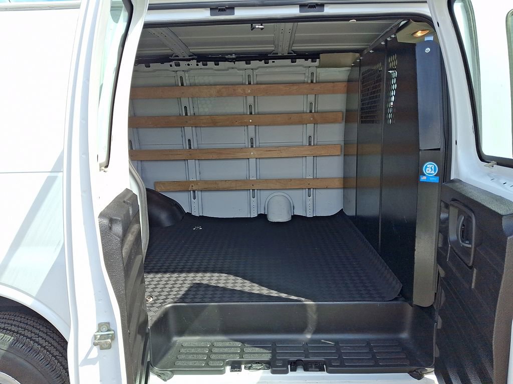 Used 2024 GMC Savana 2500 w/ Driver Convenience Package image 10
