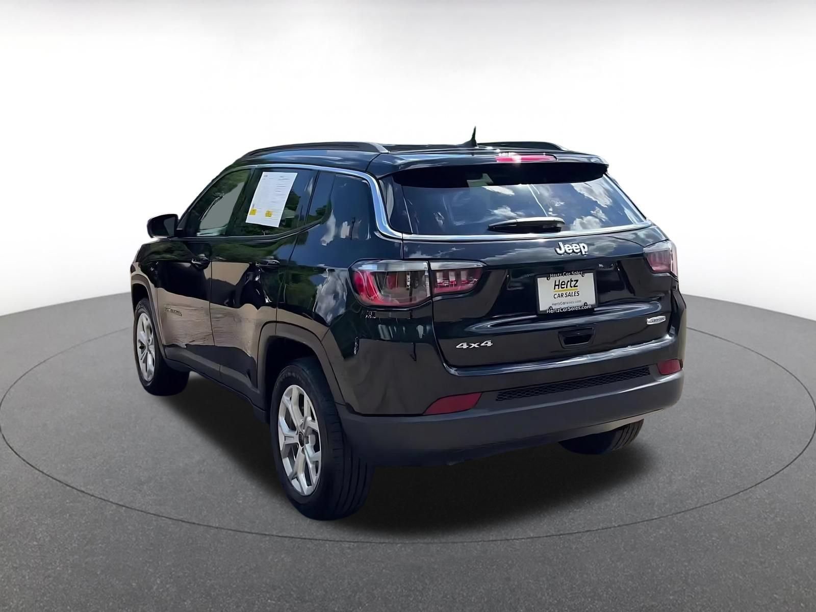 Used 2025 Jeep Compass Latitude AWD/4WD image 11