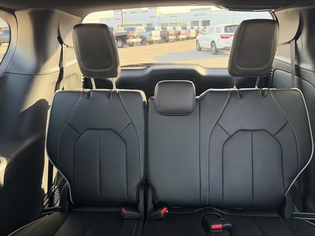 New 2026 Chrysler Pacifica Limited w/ Uconnect Theater Family Group image 14