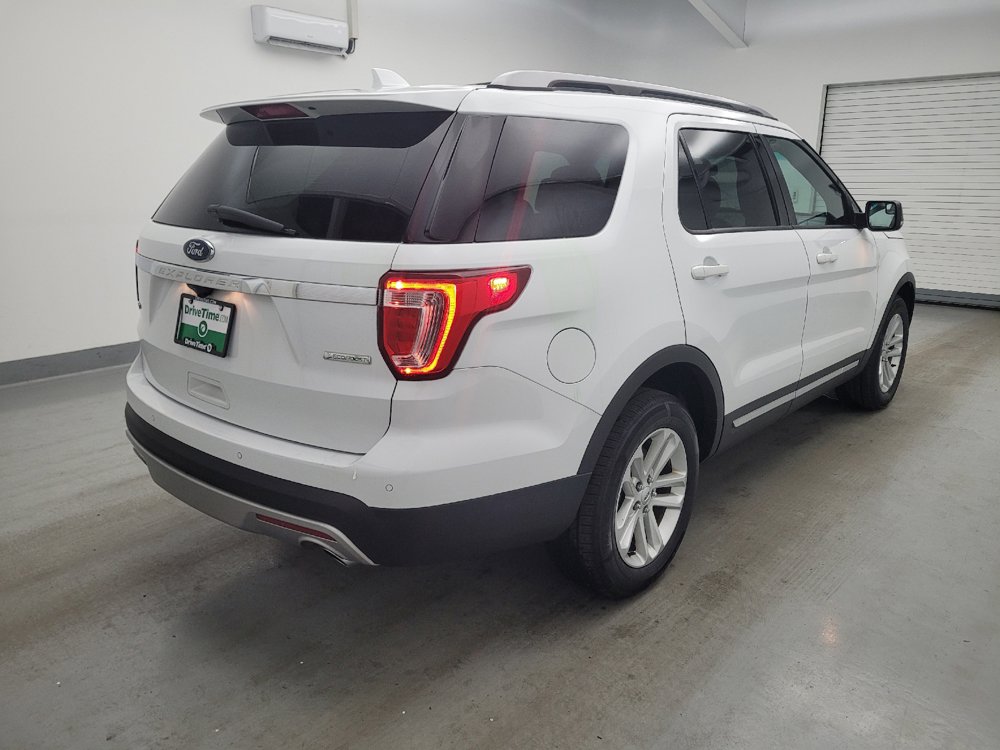 Used 2016 Ford Explorer XLT w/ Equipment Group 202A FWD image 9