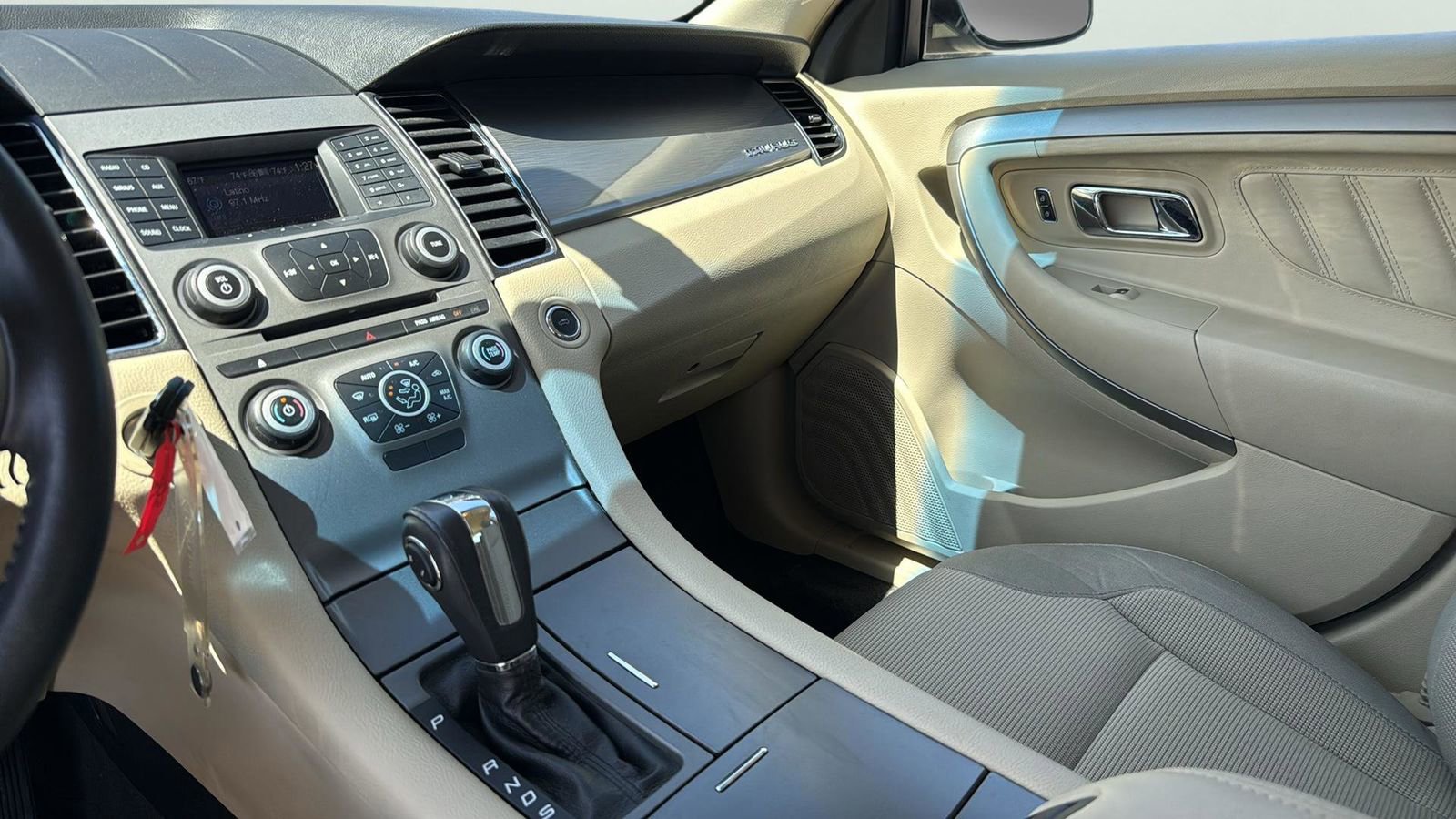 Used 2014 Ford Taurus SEL image 17