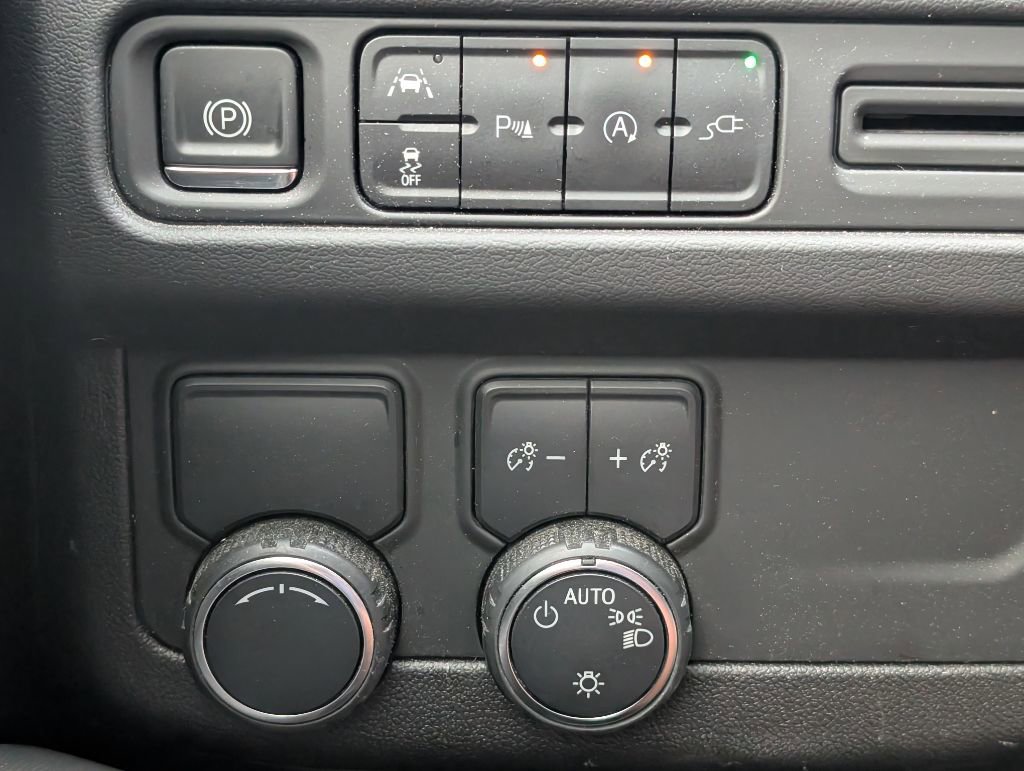 Used 2021 Chevrolet Suburban RST w/ Luxury Package image 14