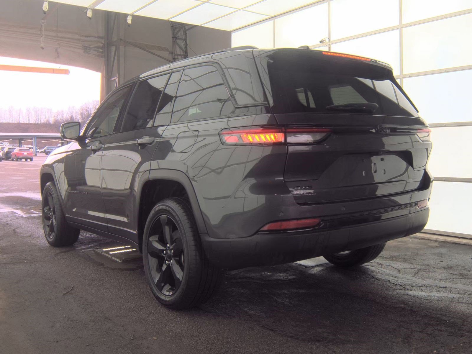 Used 2023 Jeep Grand Cherokee Altitude image 9