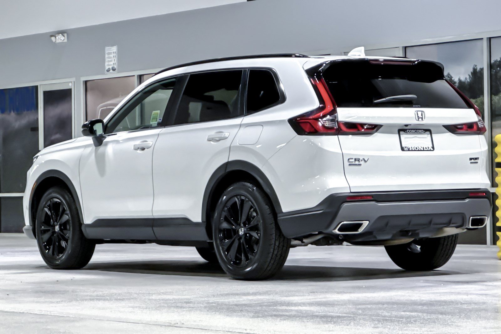 Used 2023 Honda CR-V Sport Touring image 3