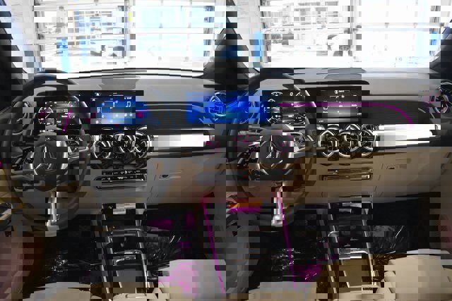 New 2025 Mercedes-Benz GLB 250 4MATIC image 5