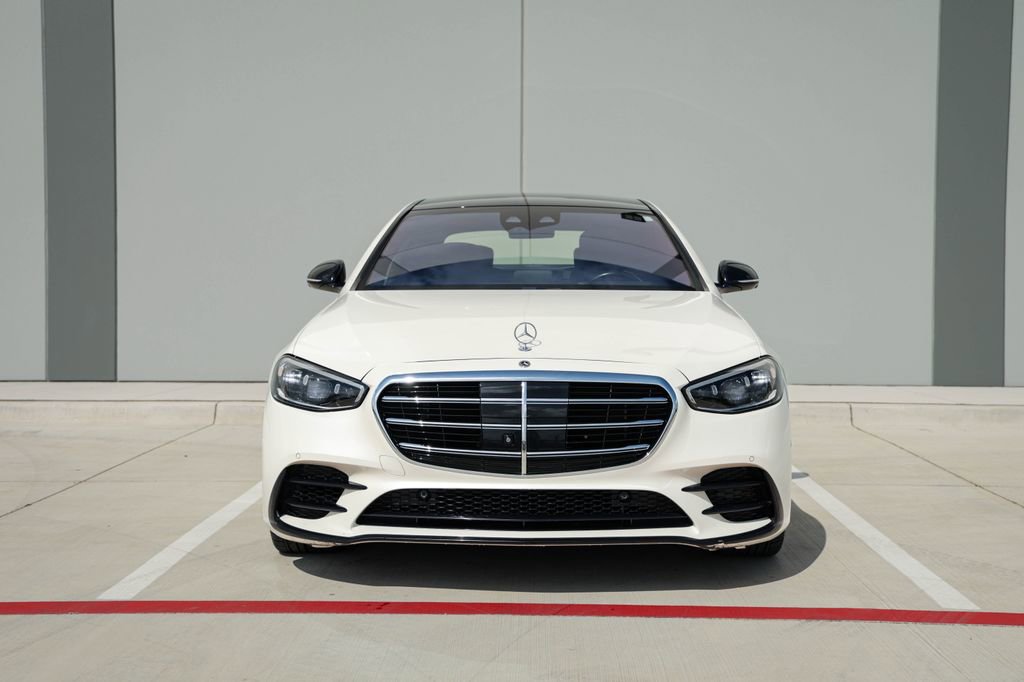 Used 2022 Mercedes-Benz S 580 4MATIC Sedan w/ AMG Line Package image 3