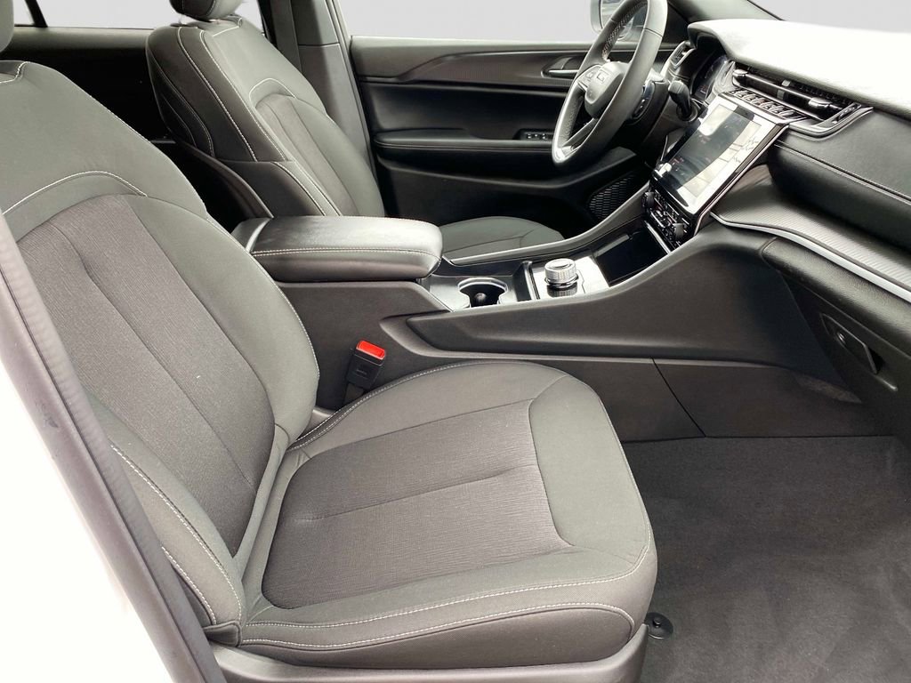 Certified 2025 Jeep Grand Cherokee Laredo X w/ Luxury Tech Group I AWD/4WD image 23