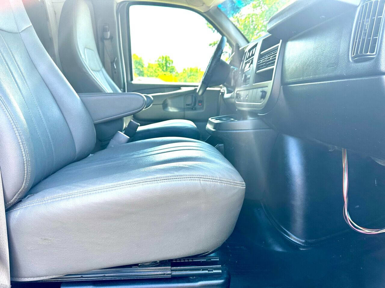 Used 2014 Chevrolet Express 2500 image 13