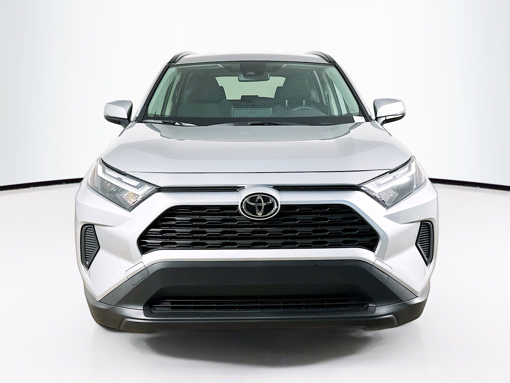 Used 2025 Toyota RAV4 XLE image 2
