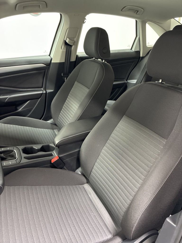 Used 2025 Volkswagen Jetta S image 9