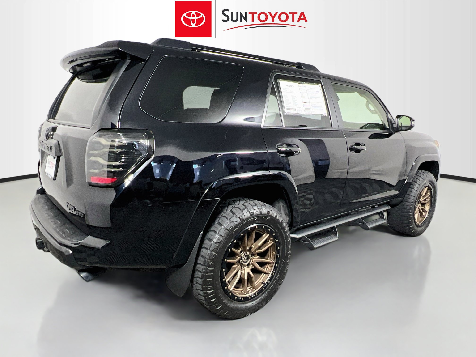 Used 2023 Toyota 4Runner TRD Off-Road Premium w/ Moonroof Package AWD/4WD image 4