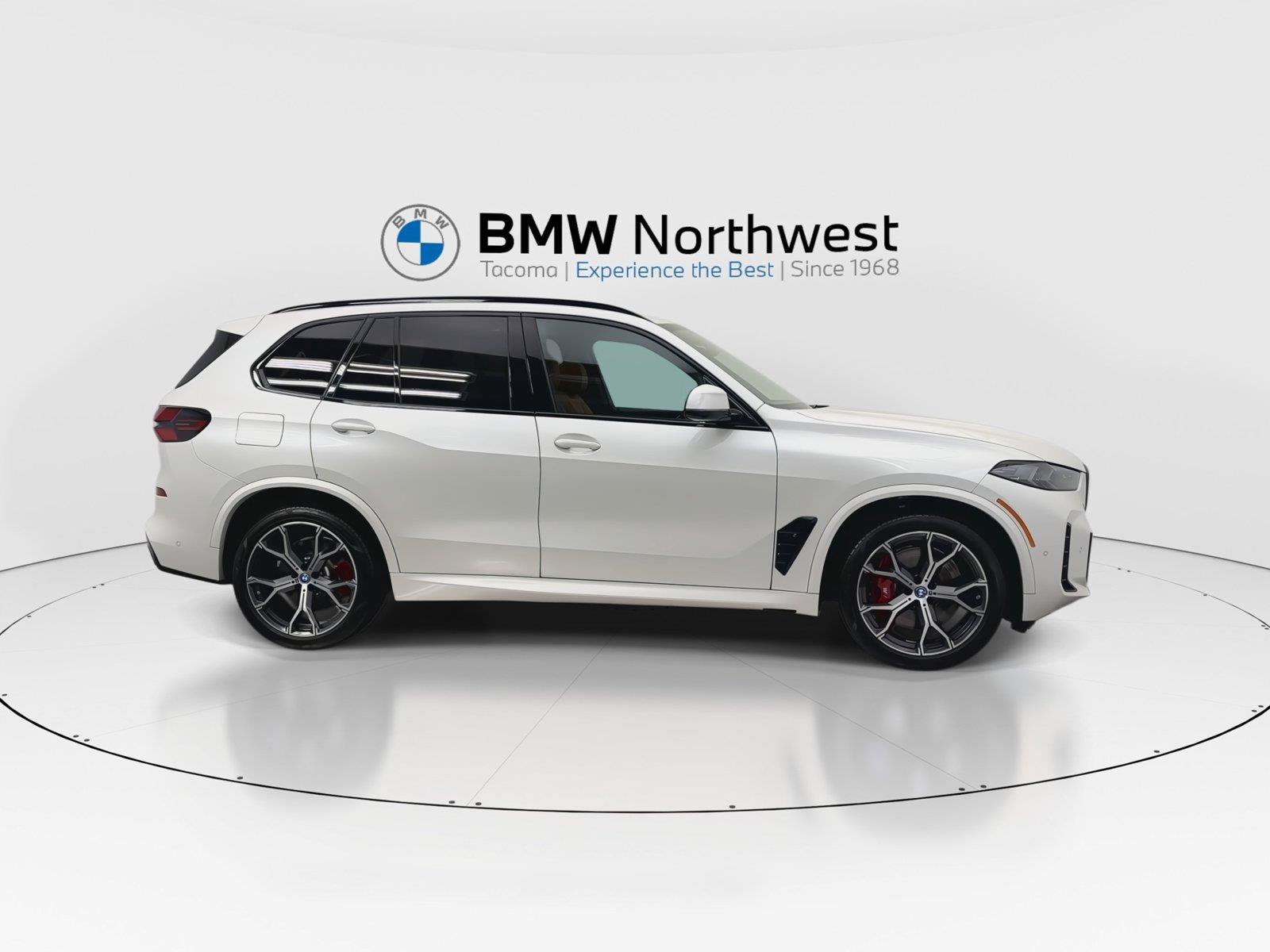 Used 2024 BMW X5 xDrive50e w/ M Sport Package AWD/4WD image 5