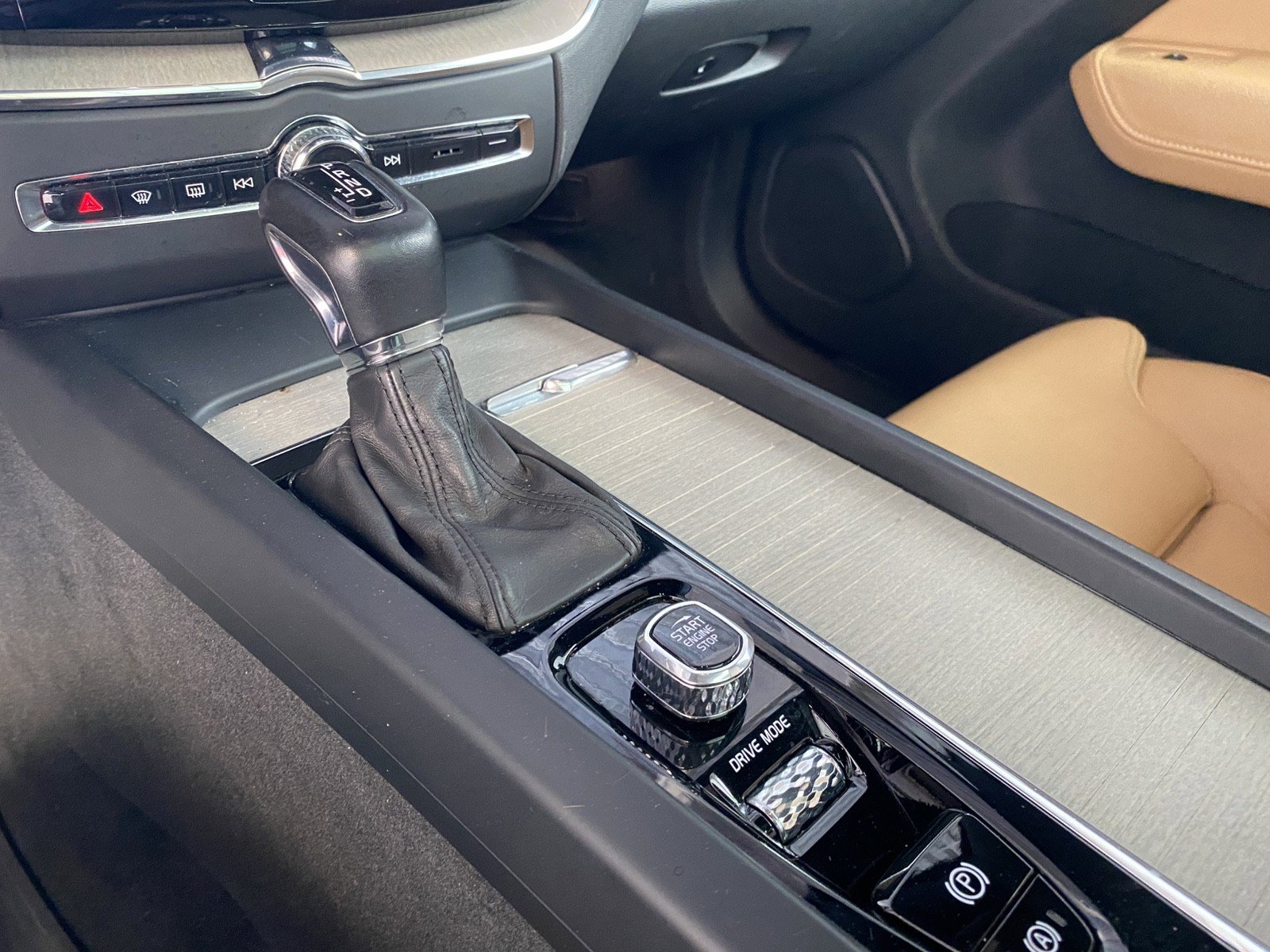 Used 2018 Volvo XC60 T5 Inscription w/ Advanced Package AWD/4WD image 24