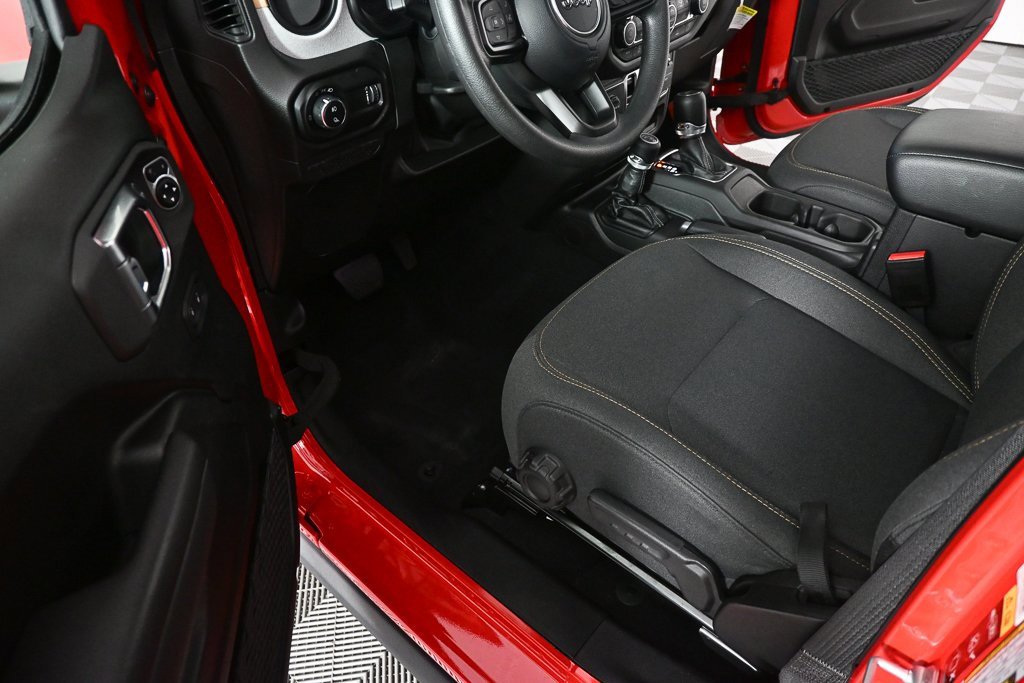 Used 2025 Jeep Gladiator Sport image 7