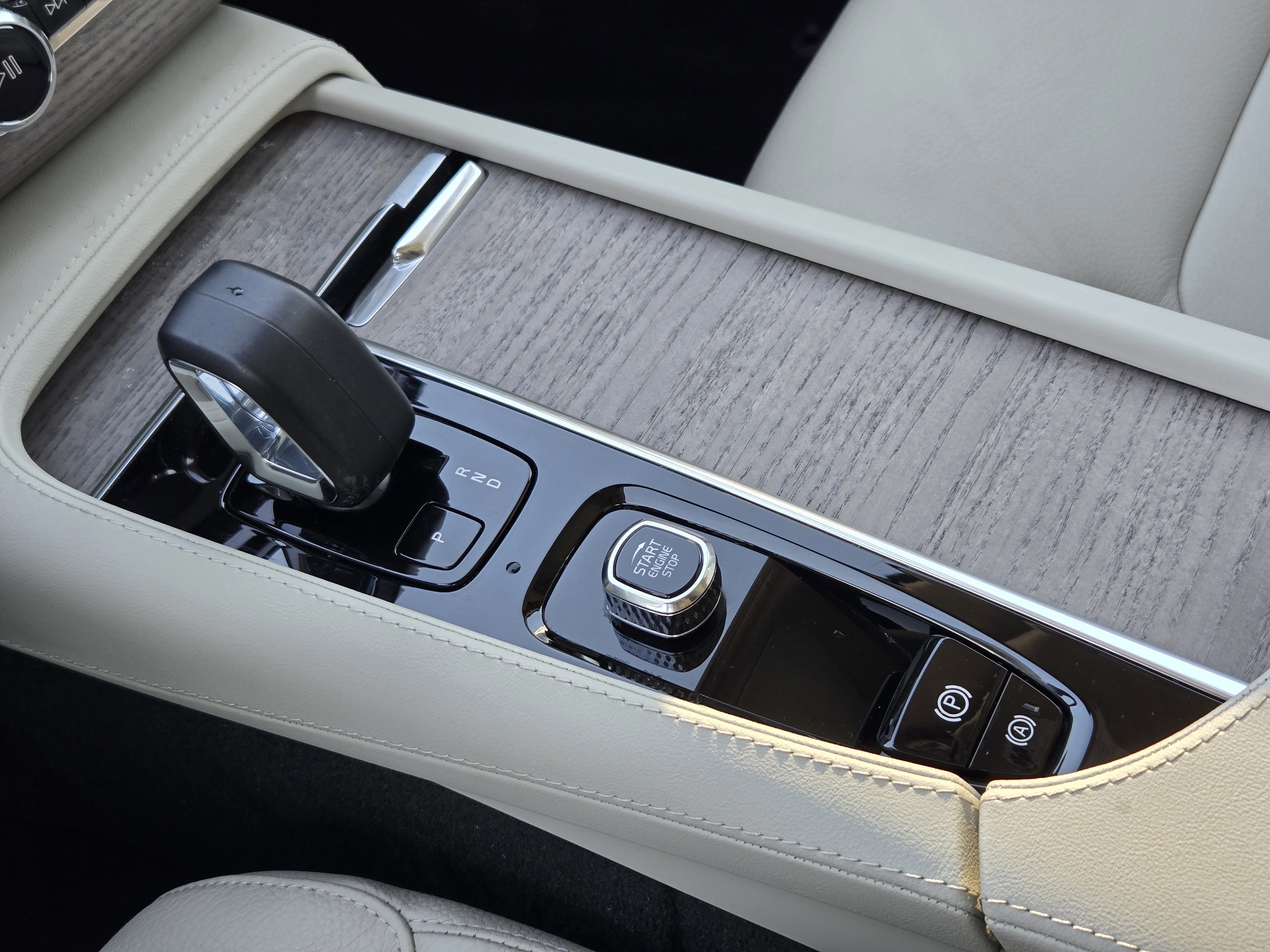 Used 2023 Volvo XC90 T8 Core w/ Protection Package Premier image 21