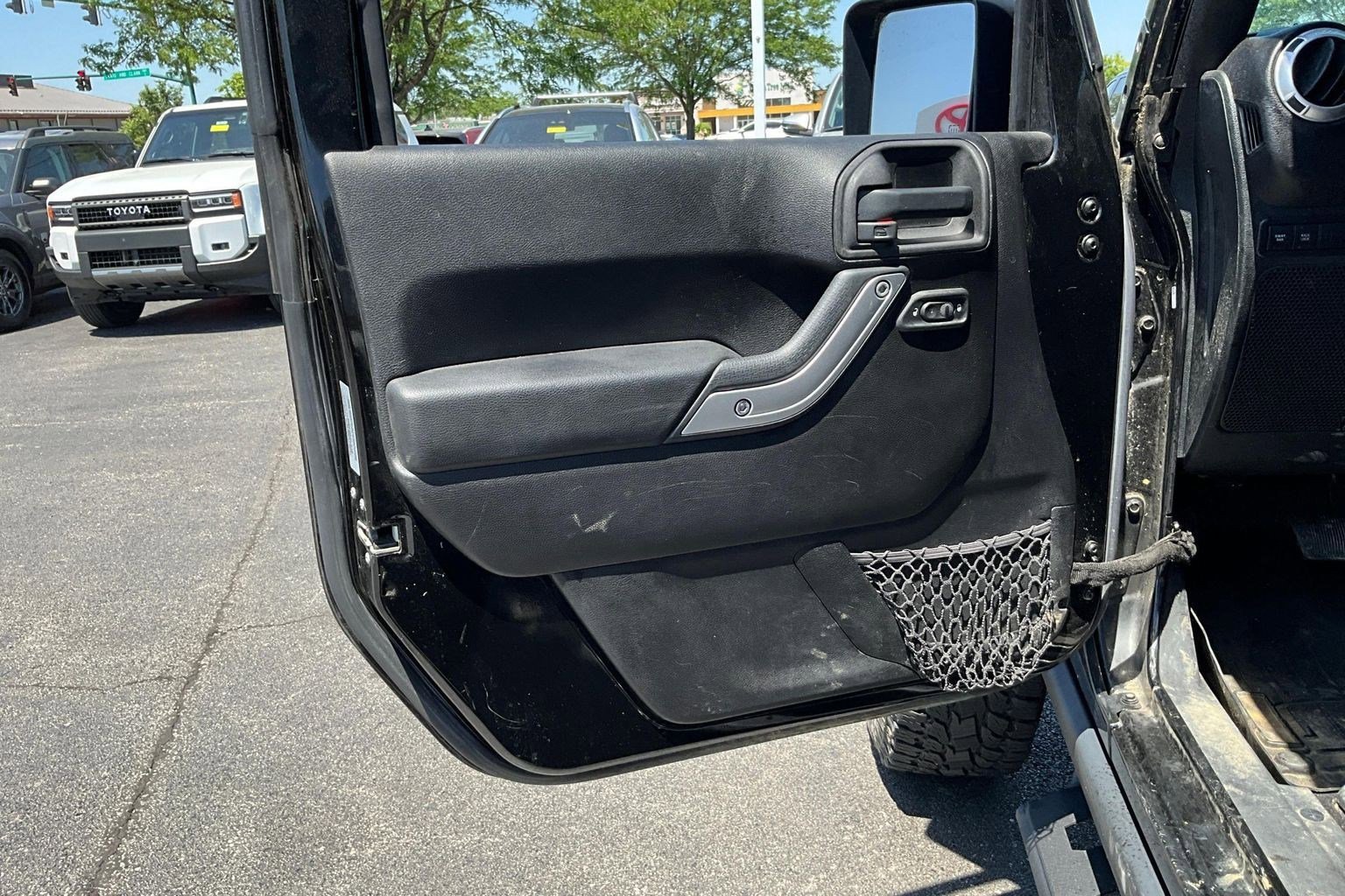 Used 2015 Jeep Wrangler Unlimited Rubicon AWD/4WD image 18