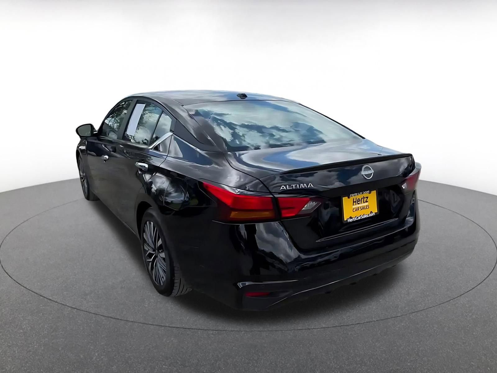Used 2025 Nissan Altima 2.5 SV FWD image 11