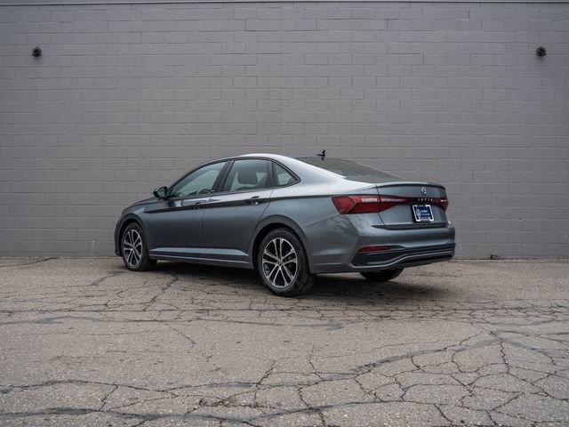 Used 2025 Volkswagen Jetta Sport FWD image 3