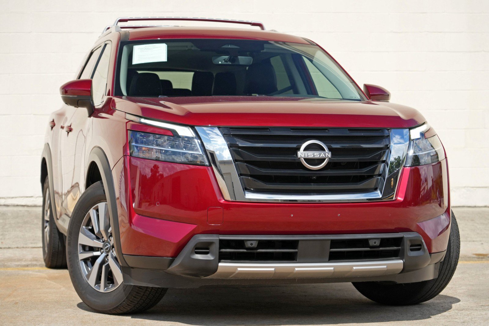 Used 2023 Nissan Pathfinder SL FWD image 2