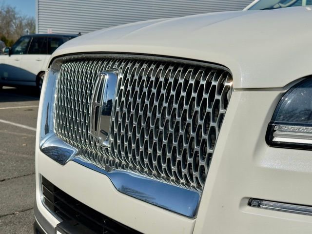 Used 2022 Lincoln Navigator Reserve image 6