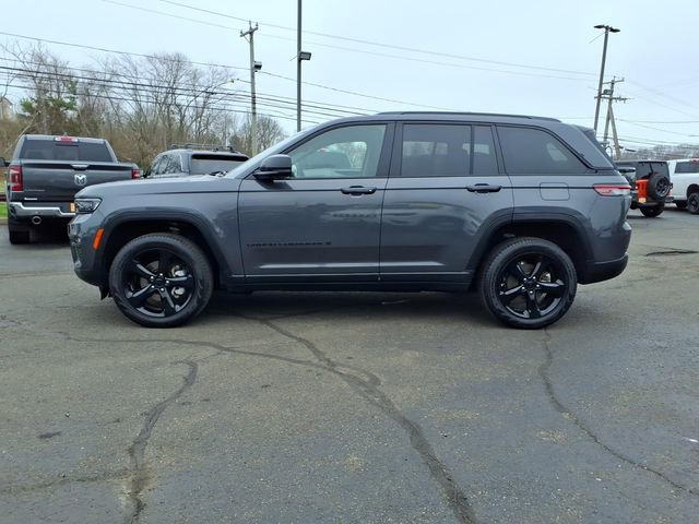 Used 2023 Jeep Grand Cherokee Limited w/ Black Appearance Package AWD/4WD image 6