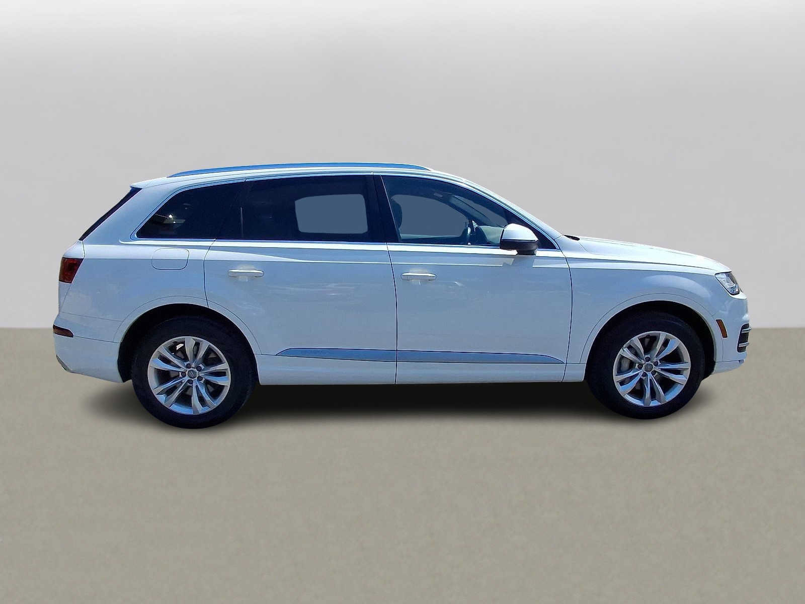 Used 2017 Audi Q7 3.0T Premium Plus AWD/4WD image 32