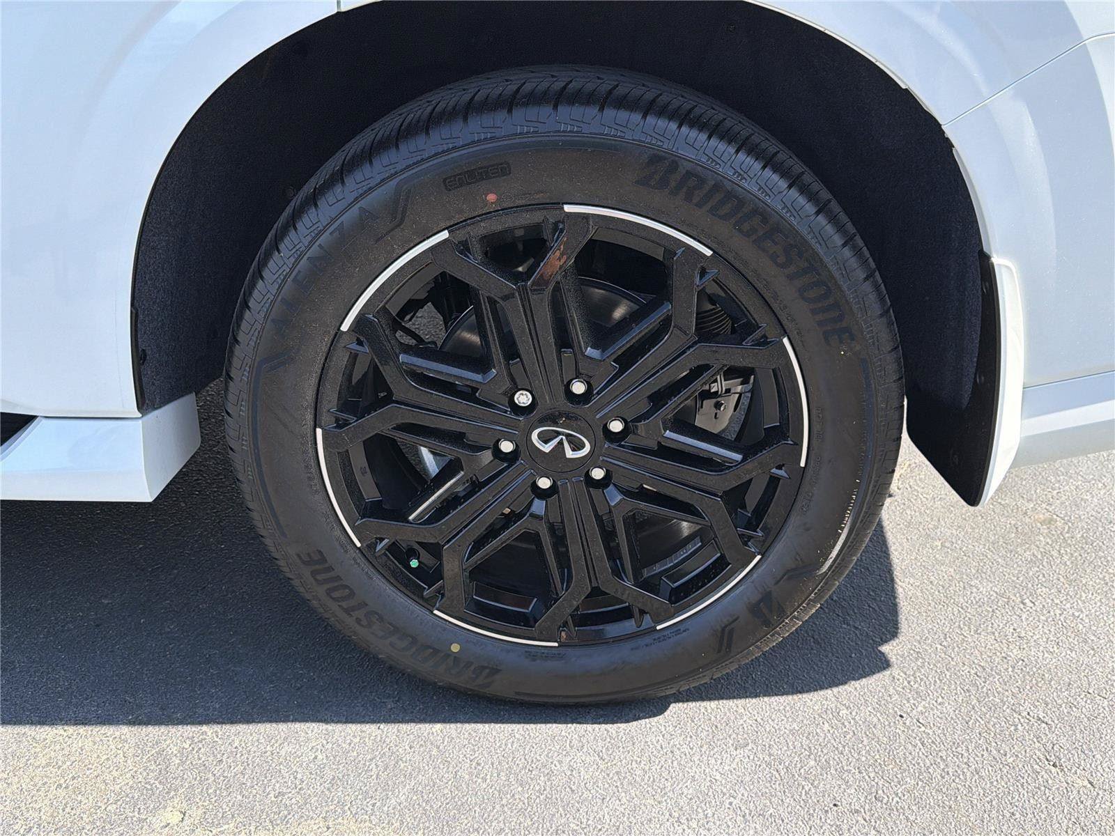 New 2026 INFINITI QX80 4WD w/ Sport Exterior Package image 31