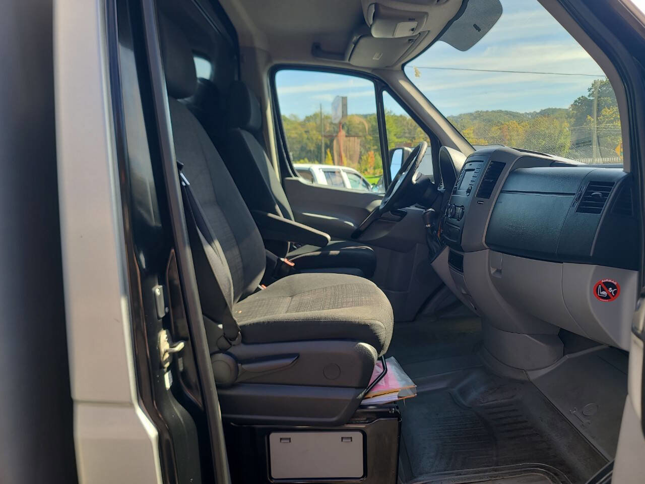Used 2015 Freightliner Sprinter 3500 image 18