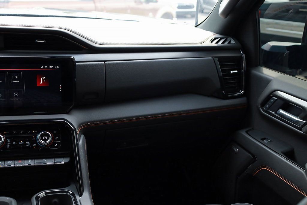 Used 2025 GMC Sierra 3500 AT4 w/ AT4 Premium Plus Package image 23