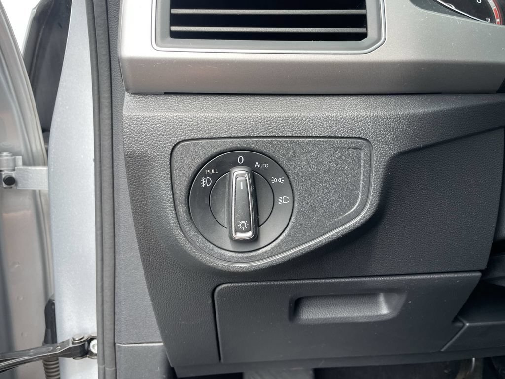 Used 2019 Volkswagen Atlas SE FWD image 17