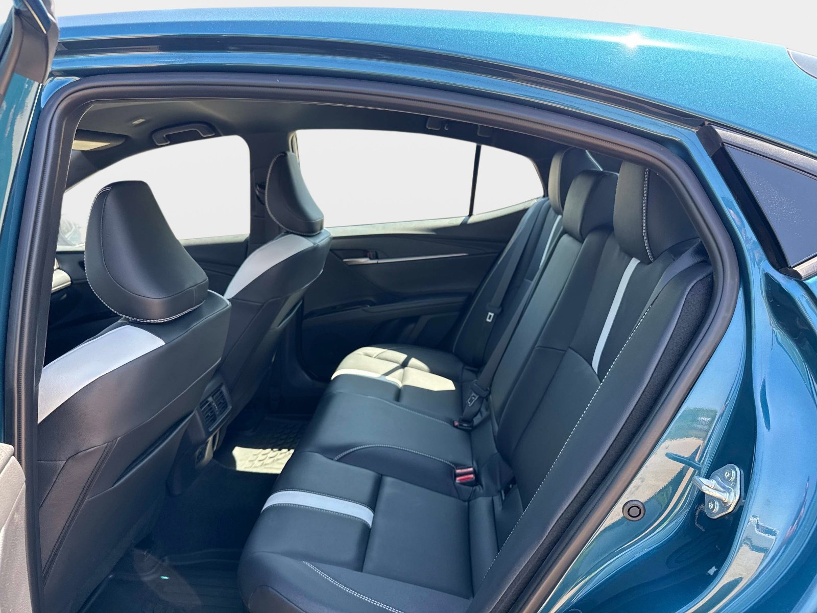 Used 2025 Toyota Camry SE FWD image 13
