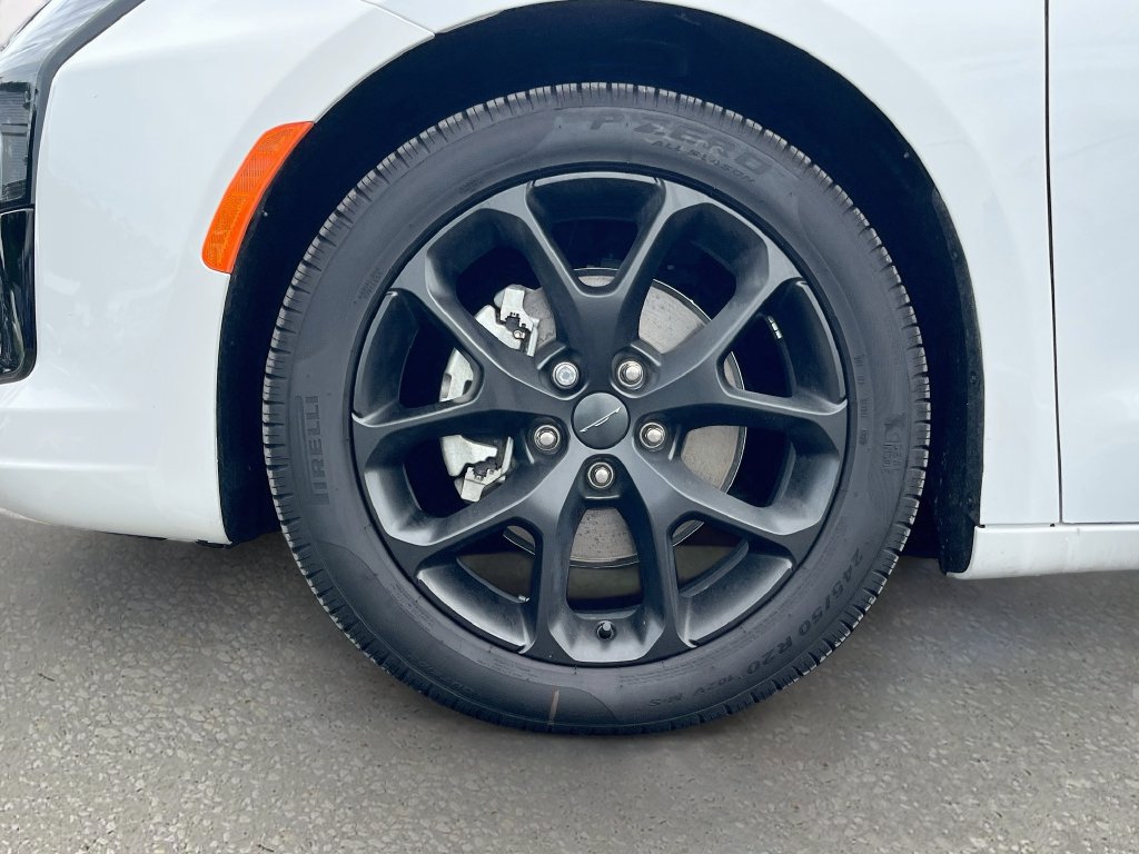 New 2027 Chrysler Pacifica Select FWD image 30