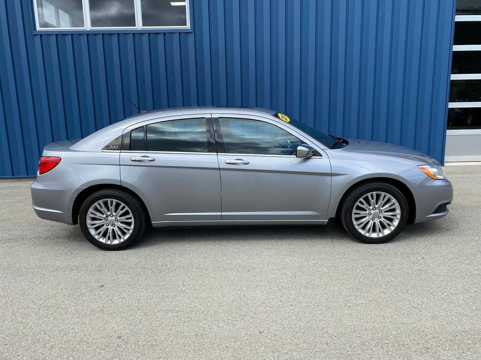 Used 2013 Chrysler 200 Limited FWD image 14